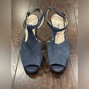Clarks Kendra Charm Ladies Navy Suede Peep Toe Heels Women Size 9M NEW